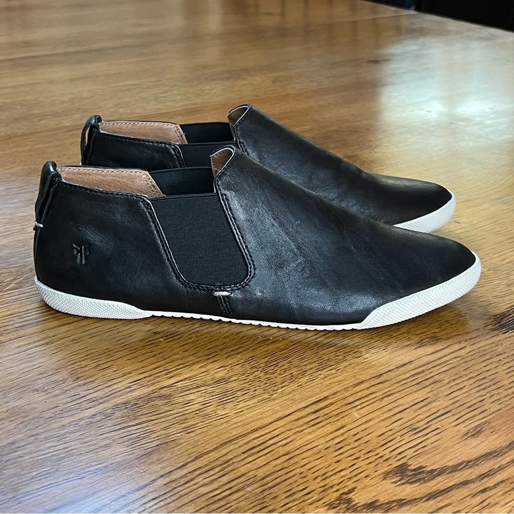 ⭐️ FRYE Women's Melanie Chelsea Black Leather Sneaker Flat Slip On Loafers 8M